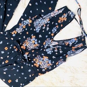 LOFT Pants - LOFT Bouquet Toss Floral Jumpsuit NWT (80) LOFT Pants - LOFT Bouquet Toss Floral Jumpsuit NWT (80)